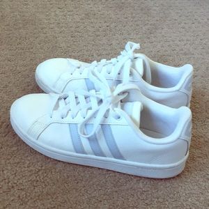 Adidas white tennis shoe (ortholite float)